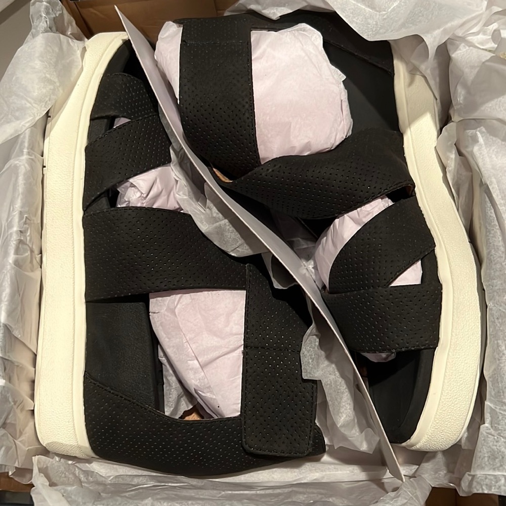 Dr. Scholl’s Black Shout Wedge! Never worn! Still in the box! Perfect condition!